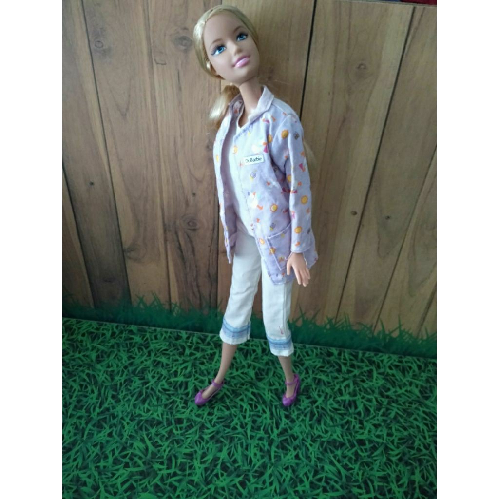 THN 1997.  Boneka BARBIE ORIGINAL ASLI. DAPAT BONEKA, BAJU, SEPATU , TAS