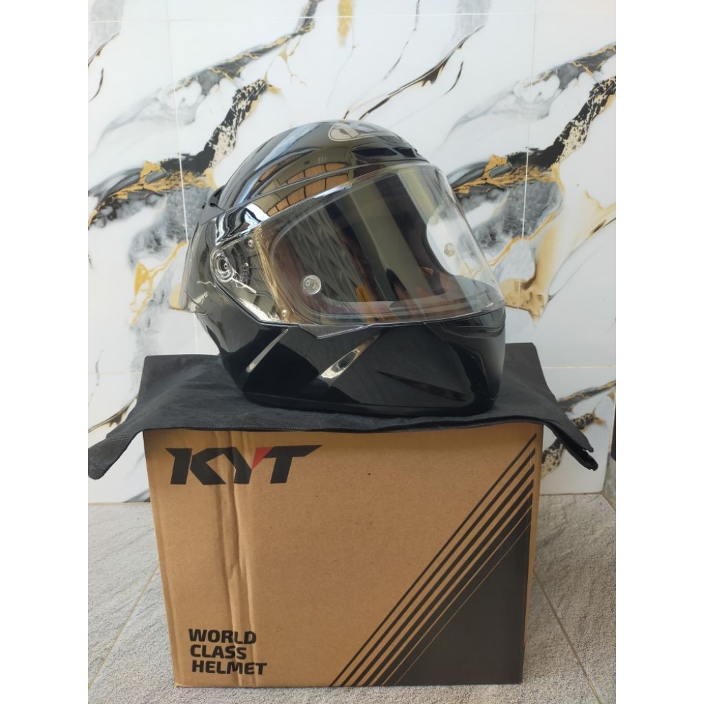 KYT TTC BLACK GLOSSY