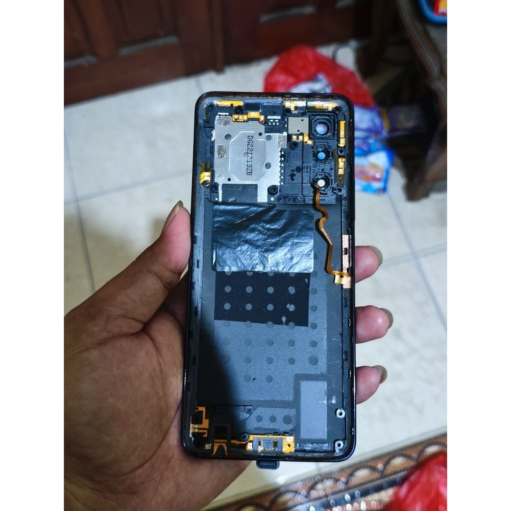 Backdoor set bazel Infinix Zero 5G 2023 X6815D. terdiri dari backdoor, frame, antena, NFC, finger pr