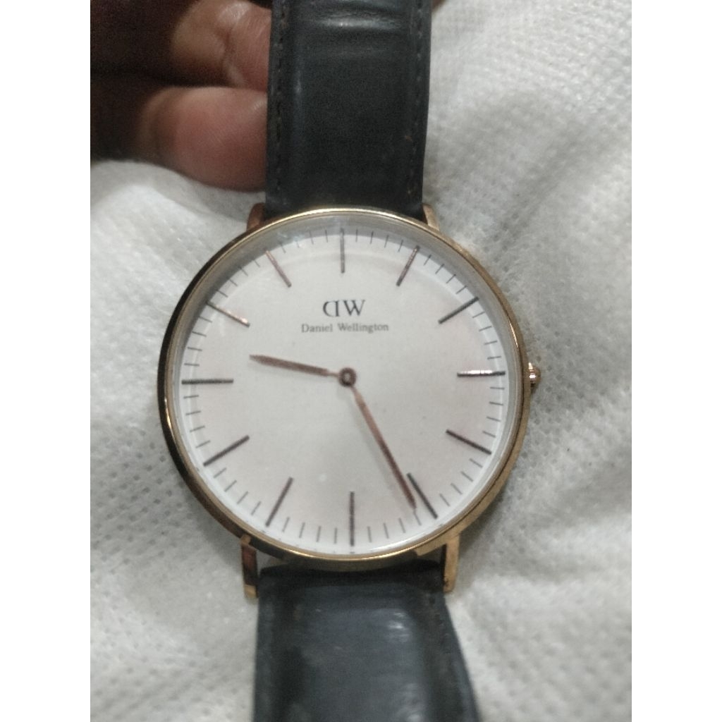 Jam Tangan Daniel Wellington Quartz size 42mm, mulus like new, Original bukan yg kw