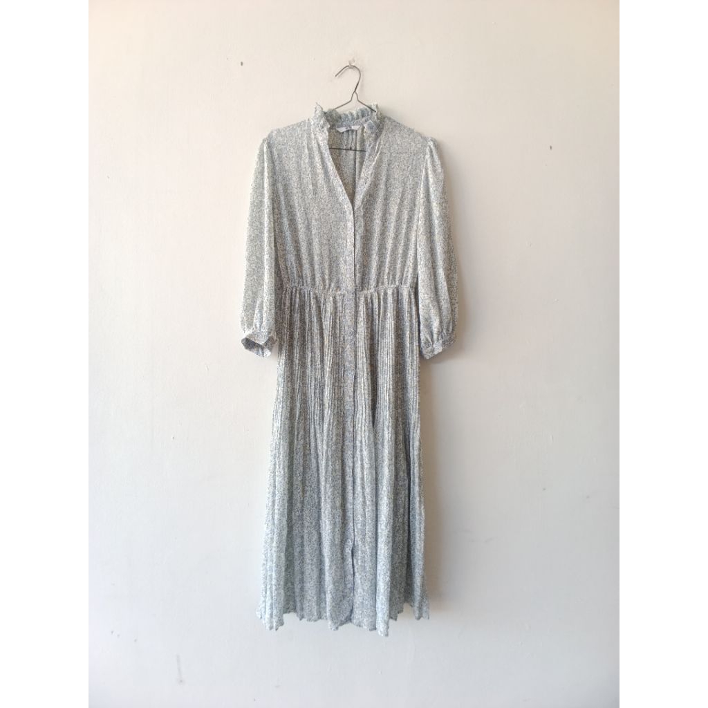UNIQLO Baby Blue Flowers Sifon Plisket Tunik Dress Ruffle Manis Lucu Premium Cantik