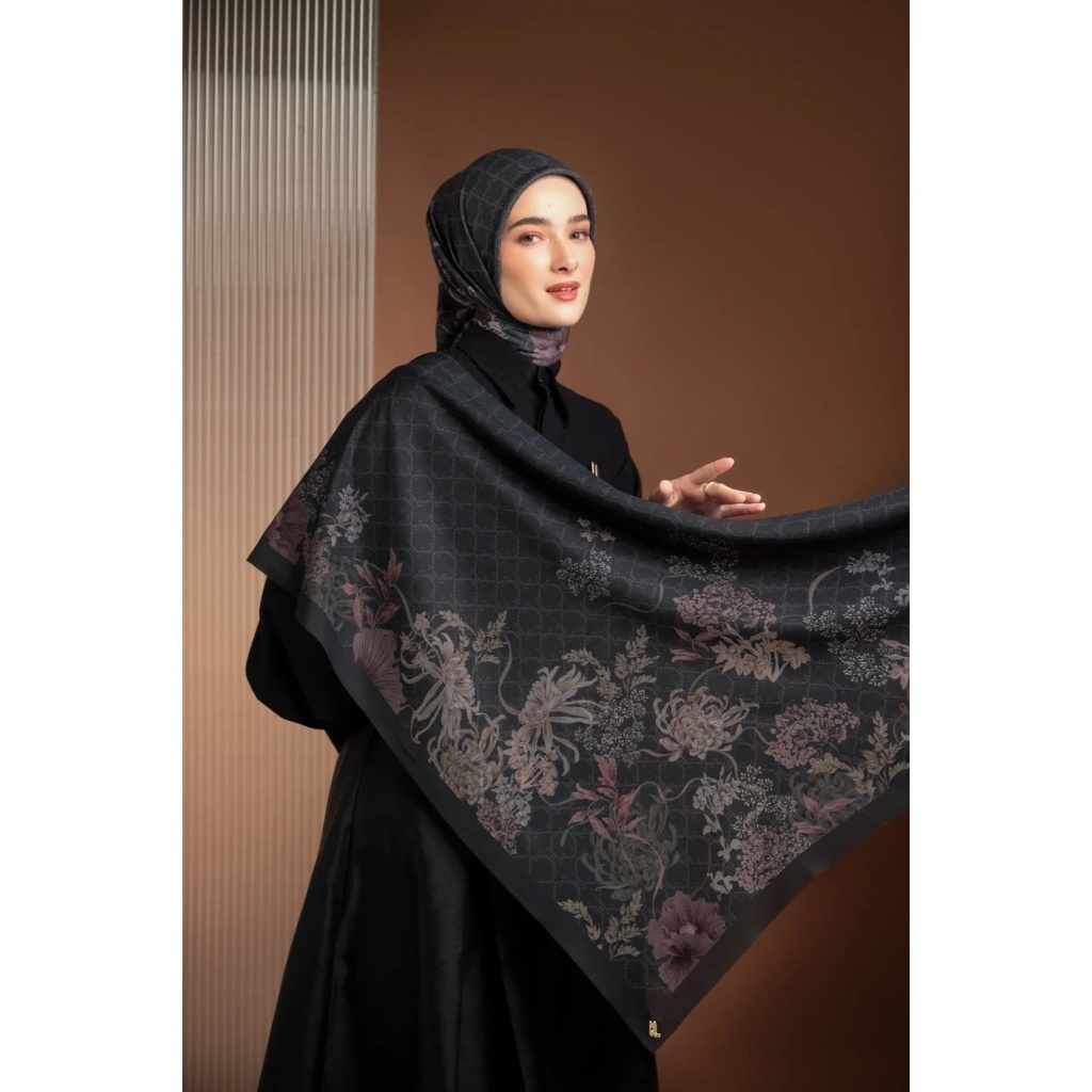 HEYLOCAL.ID - AMOUR SCARF CHARCOAL / Hijab Motif Segi Empat Heylocal