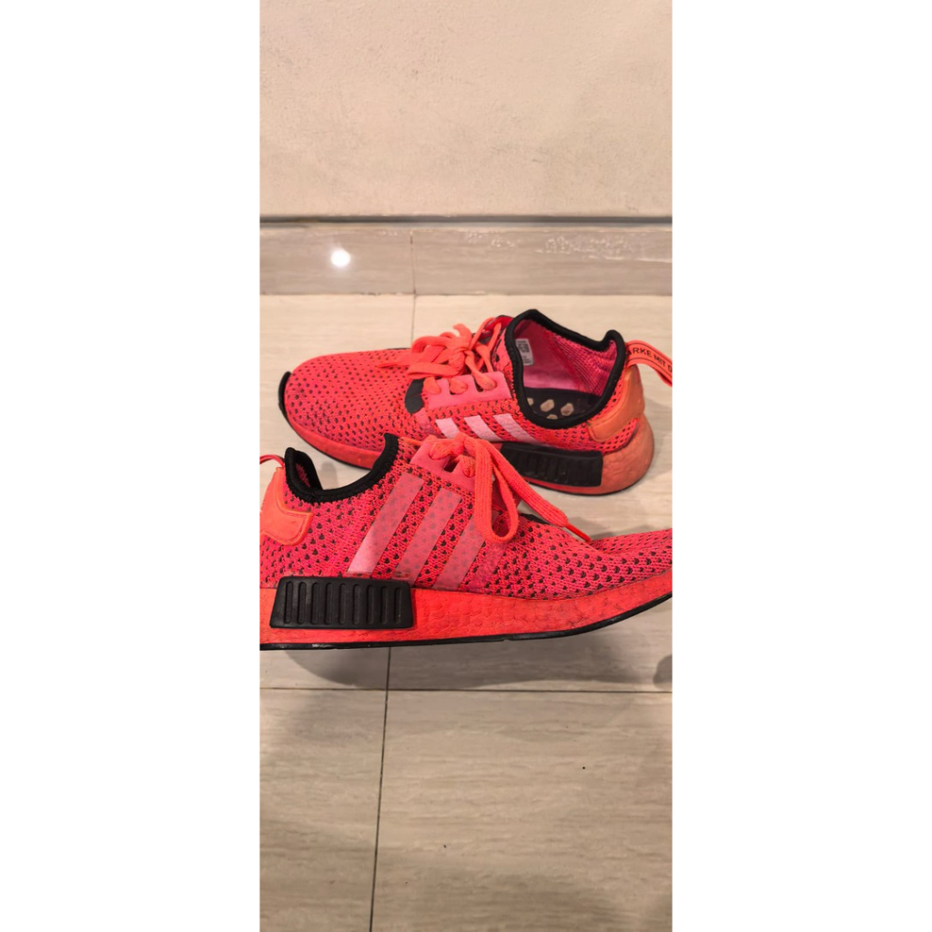 ORIGINAL ADIDAS 100% SECOND SIZE 38, Adidas NMD R1 Primeknit “Solar Red , Sepatu Running Women Secon