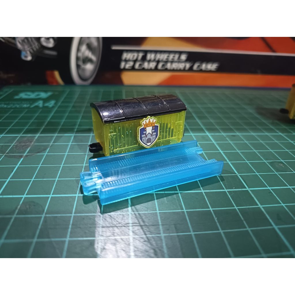 Gashapon Capsule Takara Tomy Arts Plarail Thomas and Friends (Wagon A + straight rail)