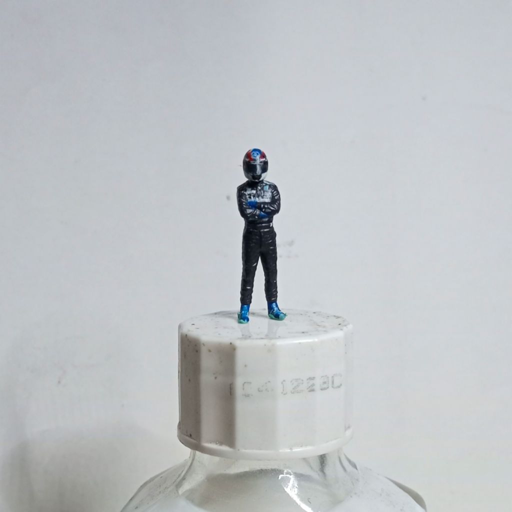 Mini Figure 1:64 Pembalap F1 Kimi A Mercedes Petronas Formula 1 for Diorama Miniatur Diecast Hot Whe