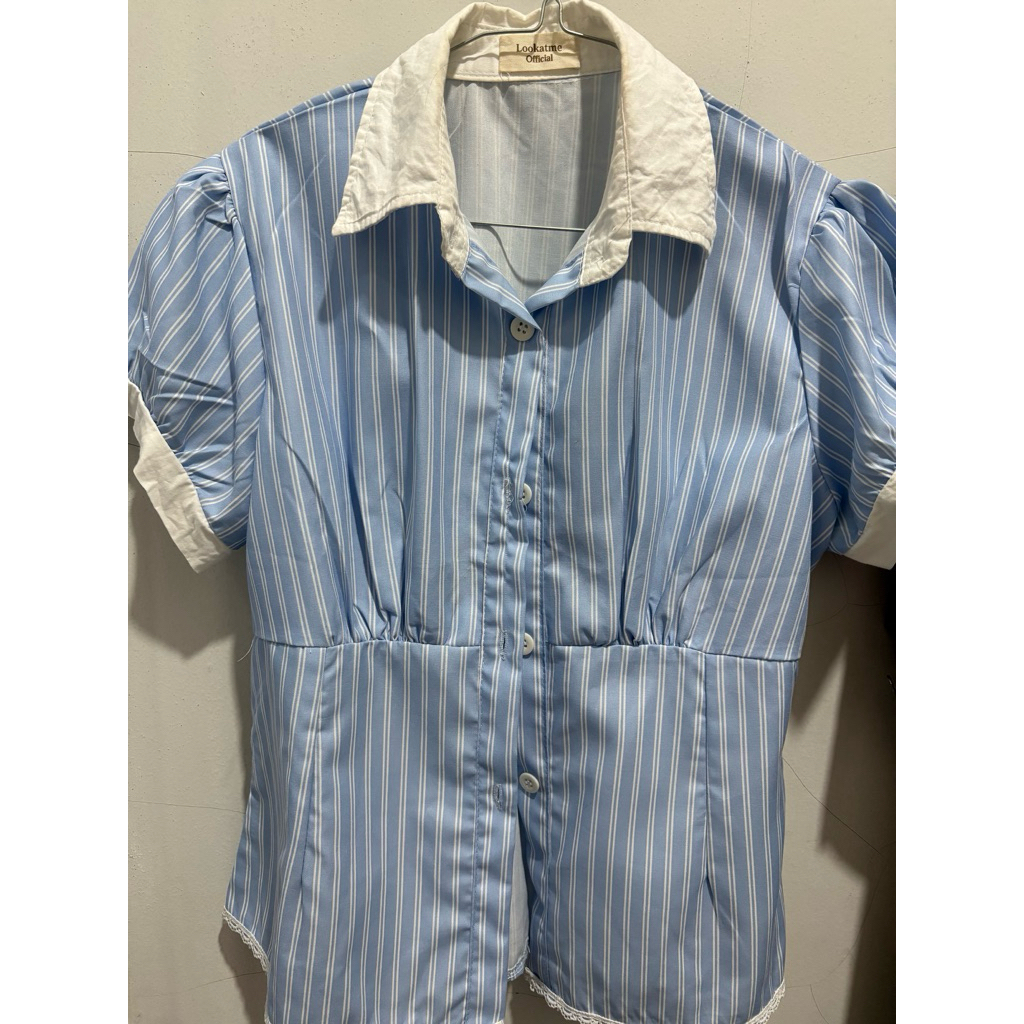 Kemeja biru soft garis putih