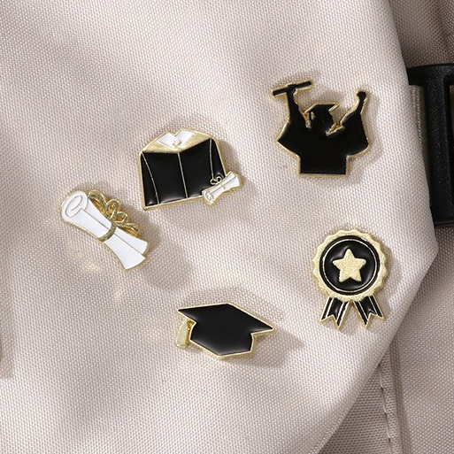 Pipirinote - Pin Wisuda Bros Graduation Pin Wisuda Pin Baju Pin Tas Hiasan Tas PIN-004