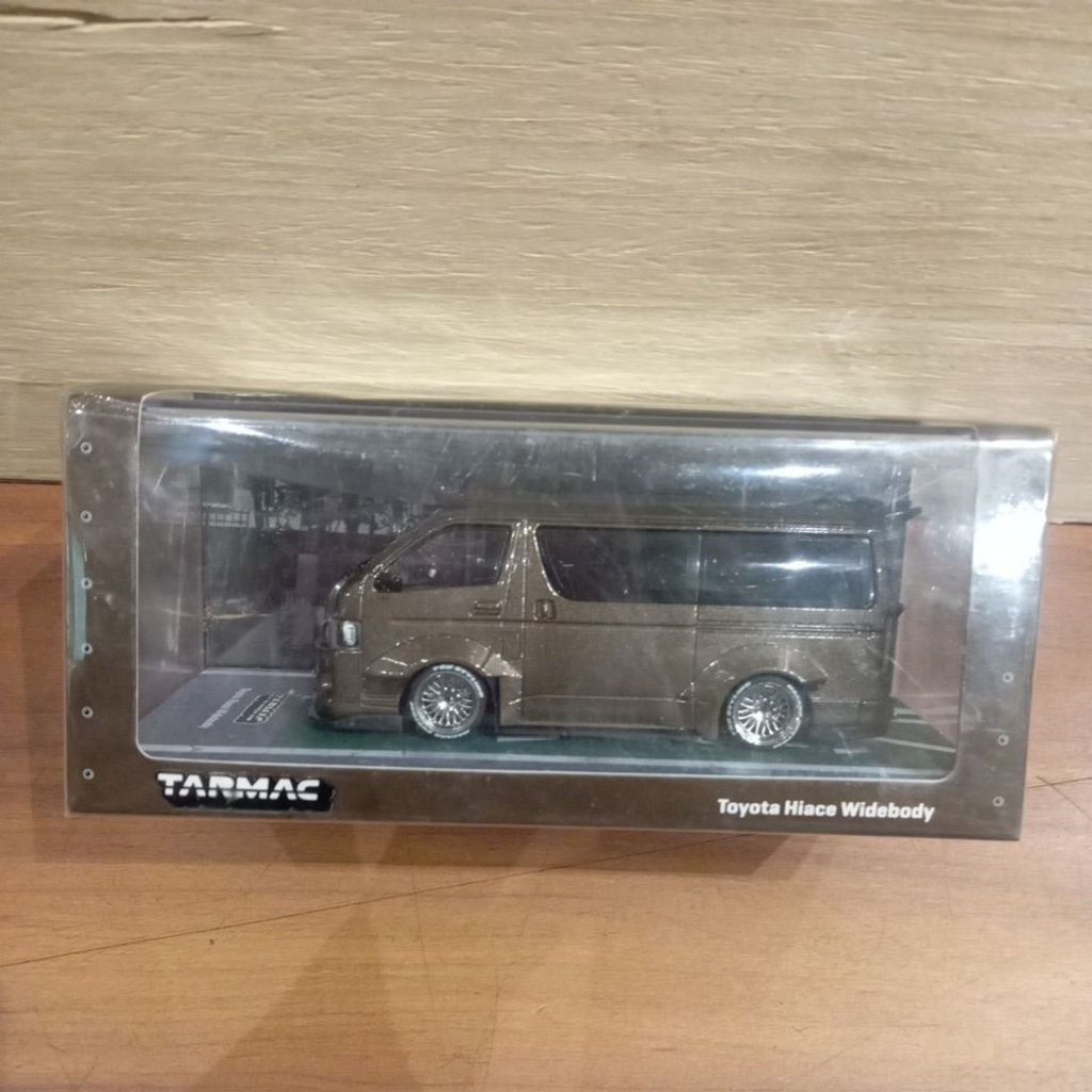 TARMAC 1:43 TOYOTA HIACE WIDEBODY BROWN