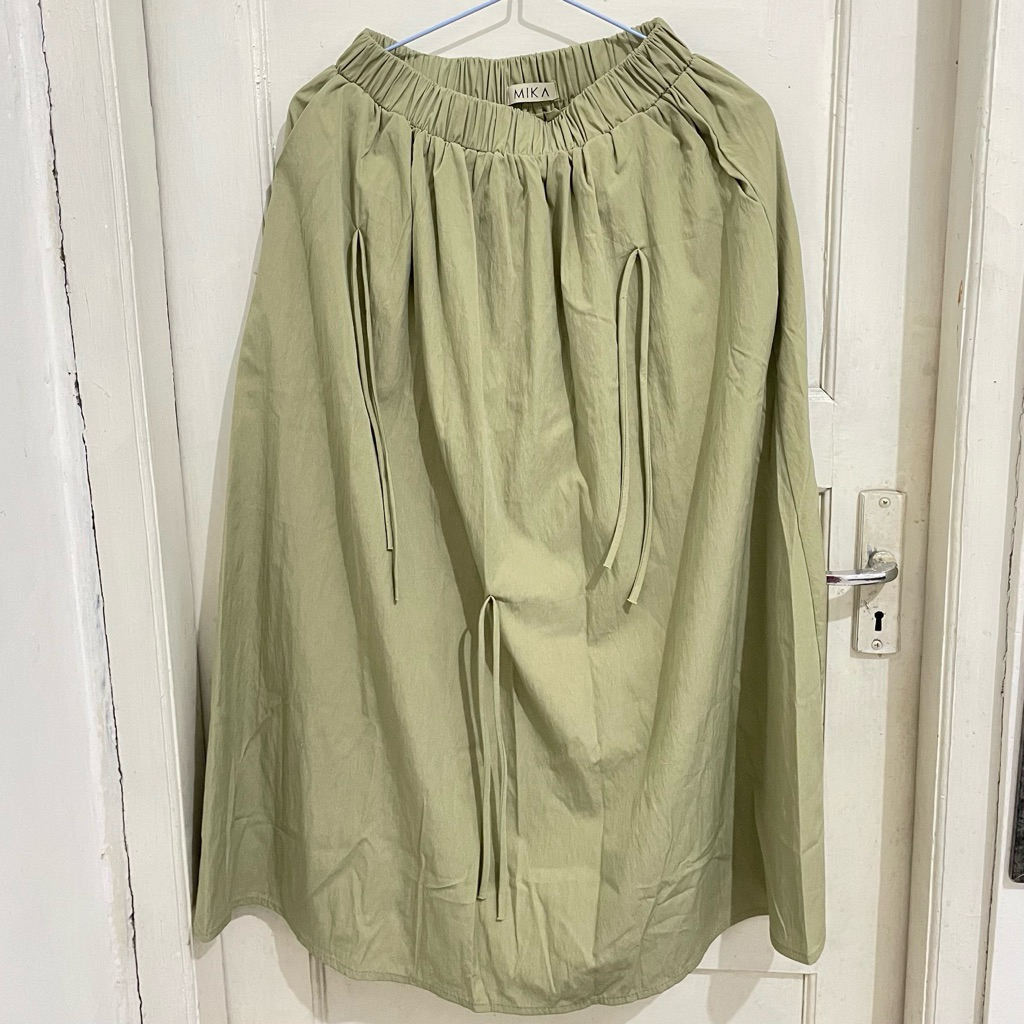 preloved rok olive pastel (hijau sage)