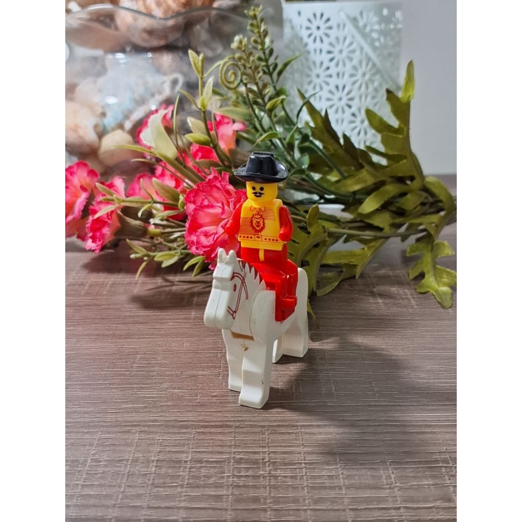 Lego Mainan Minifigure King Castle Royal Knights Figur dengan Kuda Putih