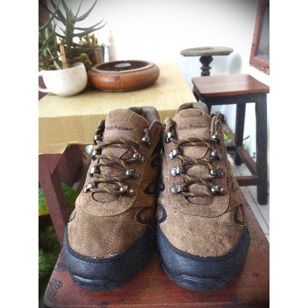 sepatu trail run vintage kulit seken brand Hush Puppies sz 43