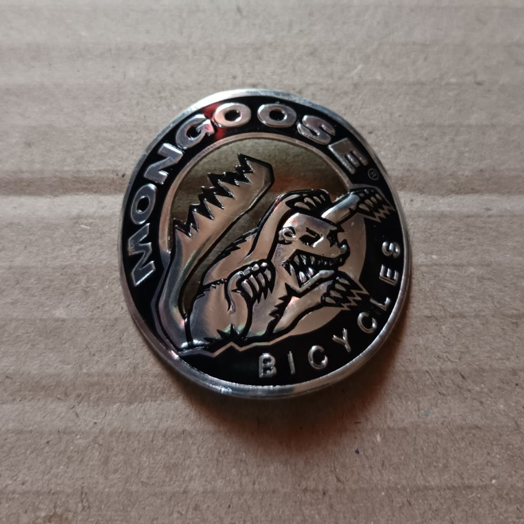 EMBLEM LOGO PADA SEPEDA MONGOOSE BMX FRONT LOGO