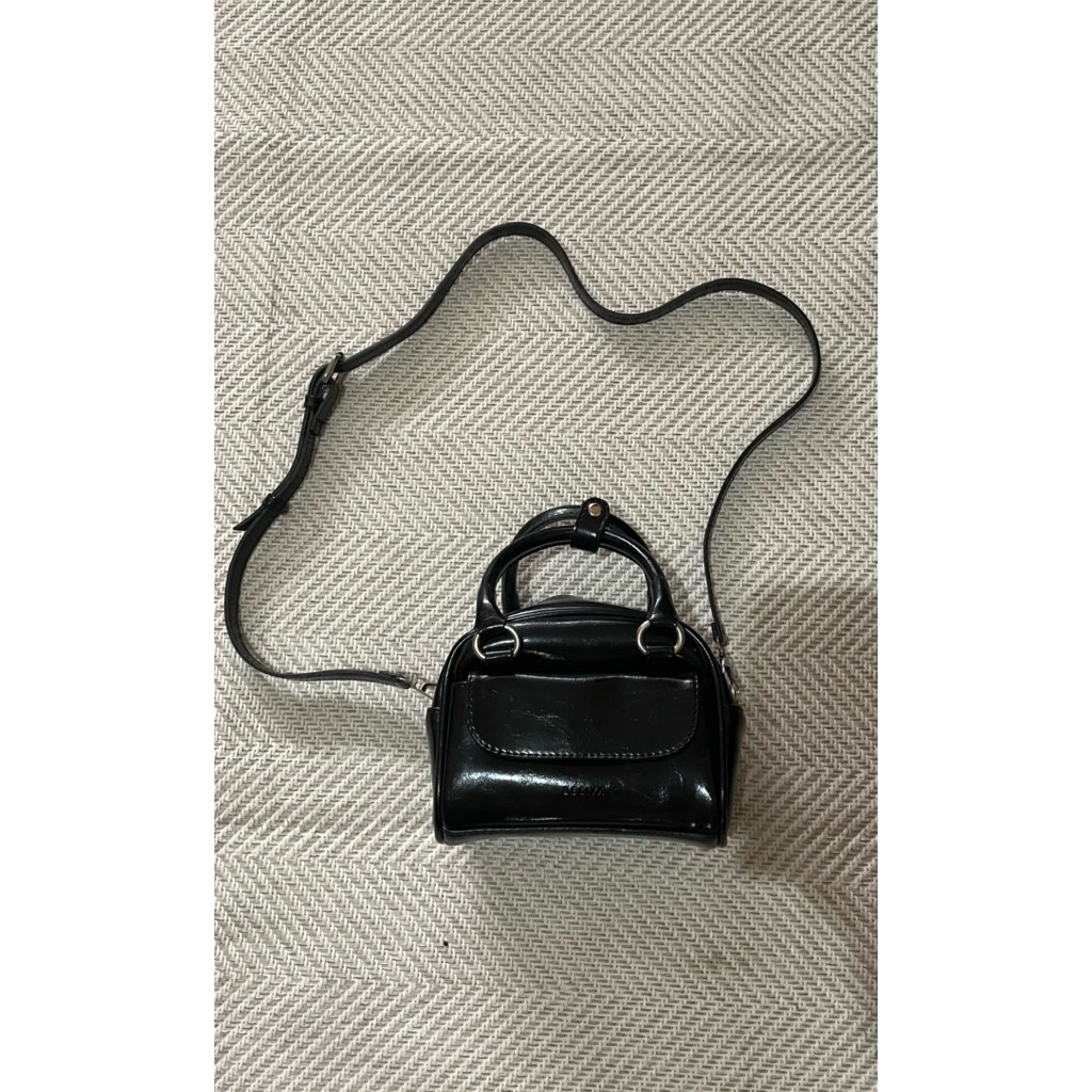 Tas beliya hitam