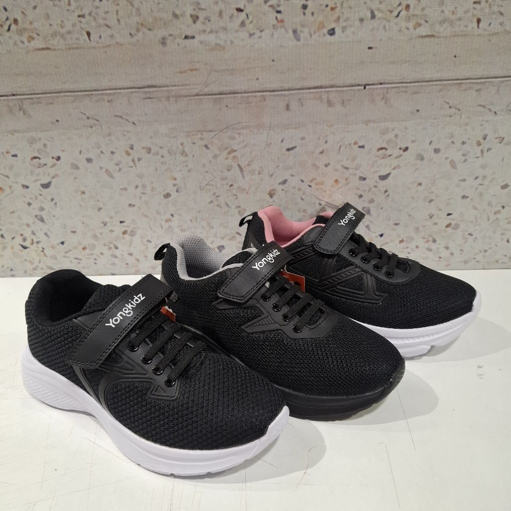 YONGKIDZ Sepatu sekolah full hitam unisex size 35-40