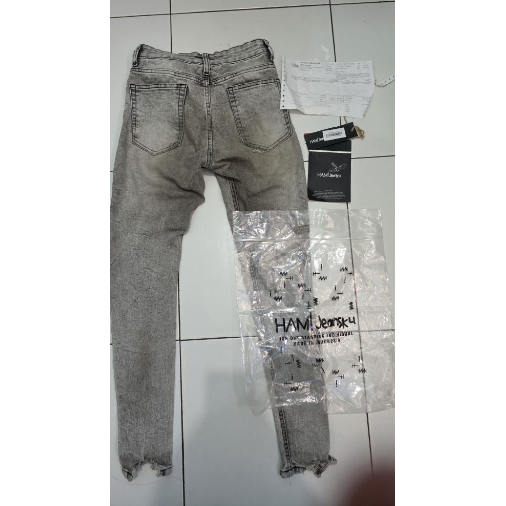 HAM! Jeansku by DENIMTUP masih komplit UK 28