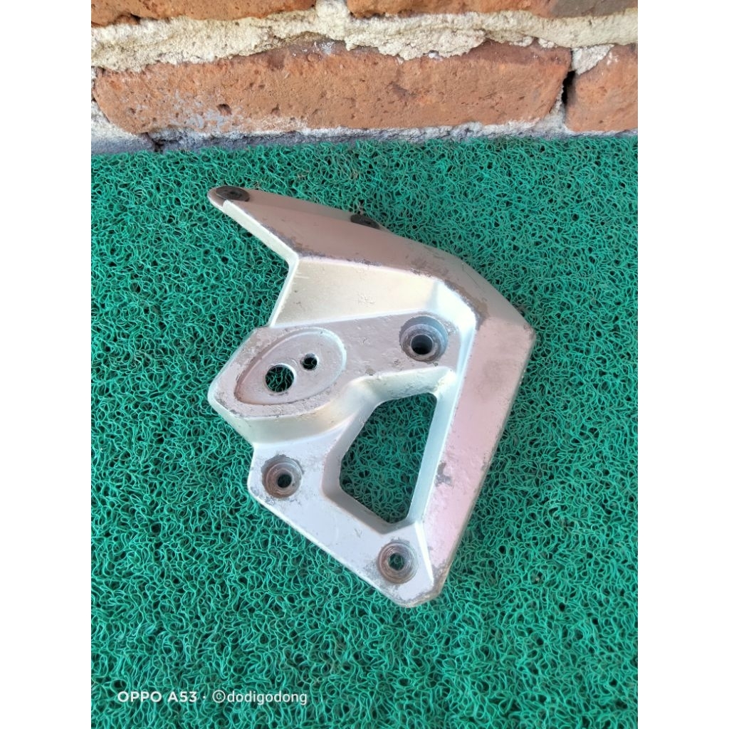 Pangkon Bracket Kupingan Lampu Honda Tiger Revo 2006 - 2008 Original