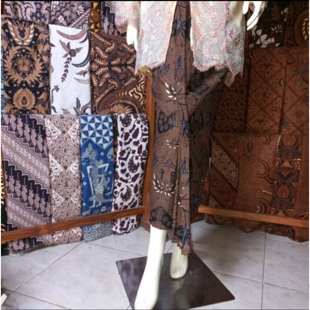 Rok wiru + Slendang Batik (Preloved 1x pemakaian)Bawahan wisuda
