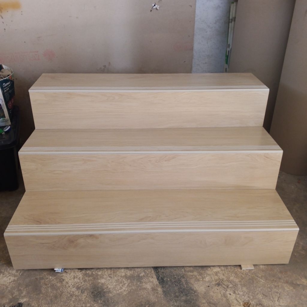 Stepnosing Granit Tangga 30x120, Bevel, Bullnose, Pingul