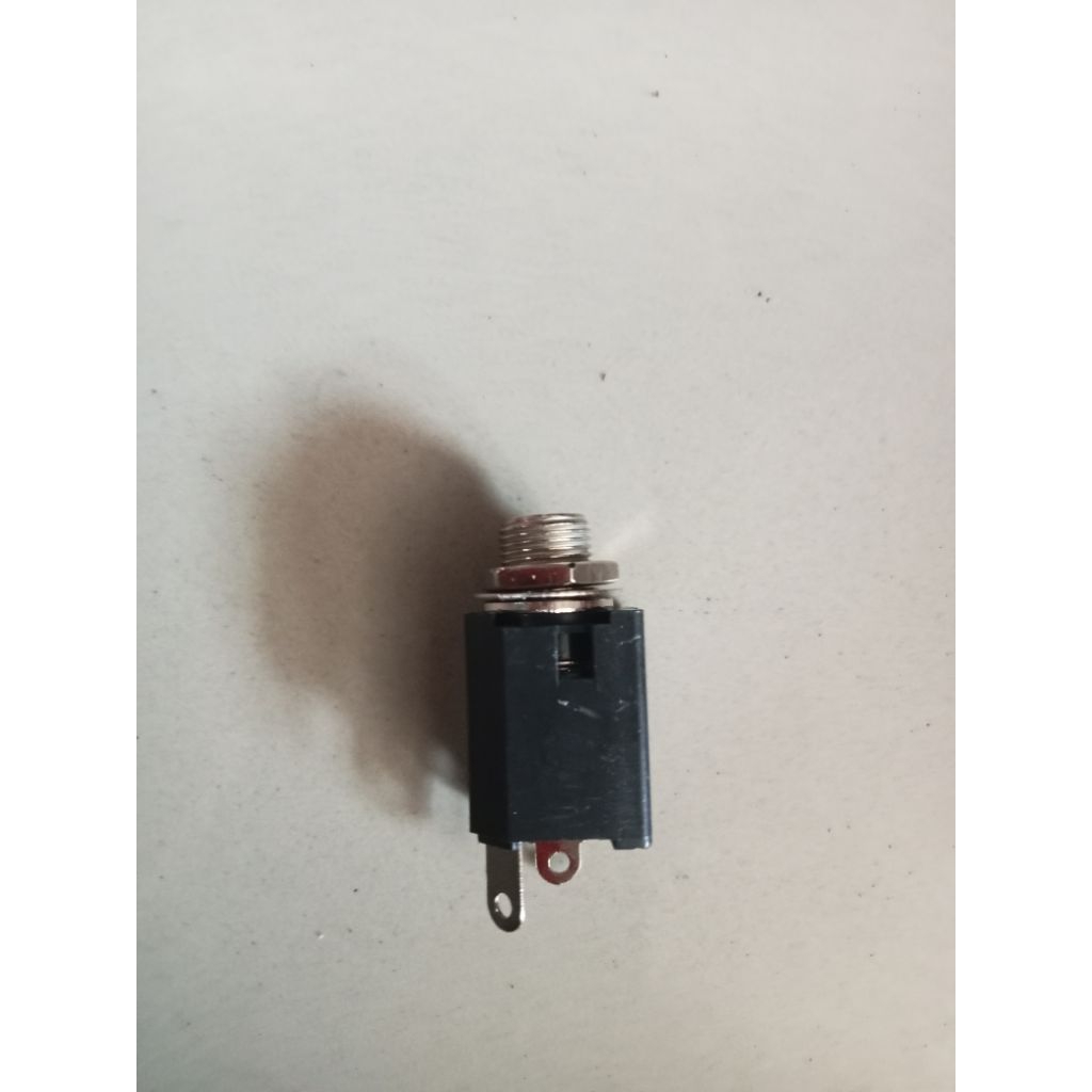 soket mic akai mono