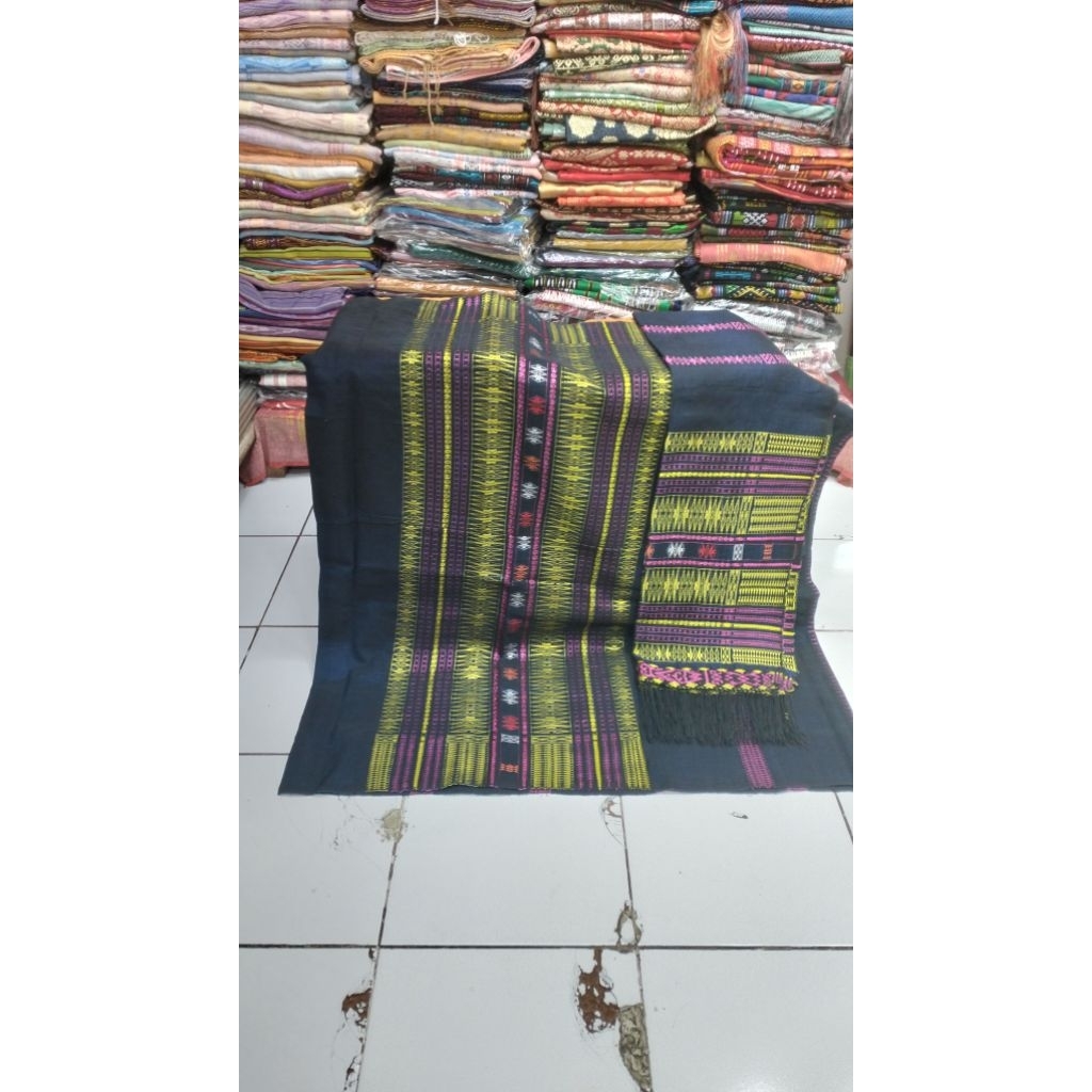 SONGKET TUMTUMAN SAMBUNGAN TENUNAN TARUTUNG WARNA HITAM