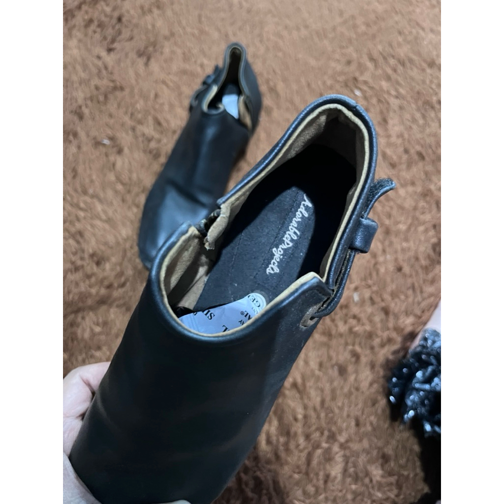 adorable project boots size 37