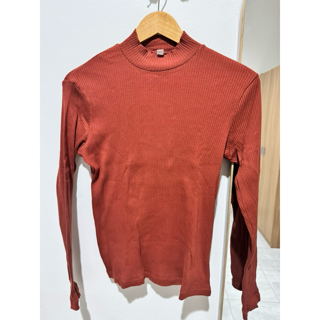 Kaos manset uniqlo preloved