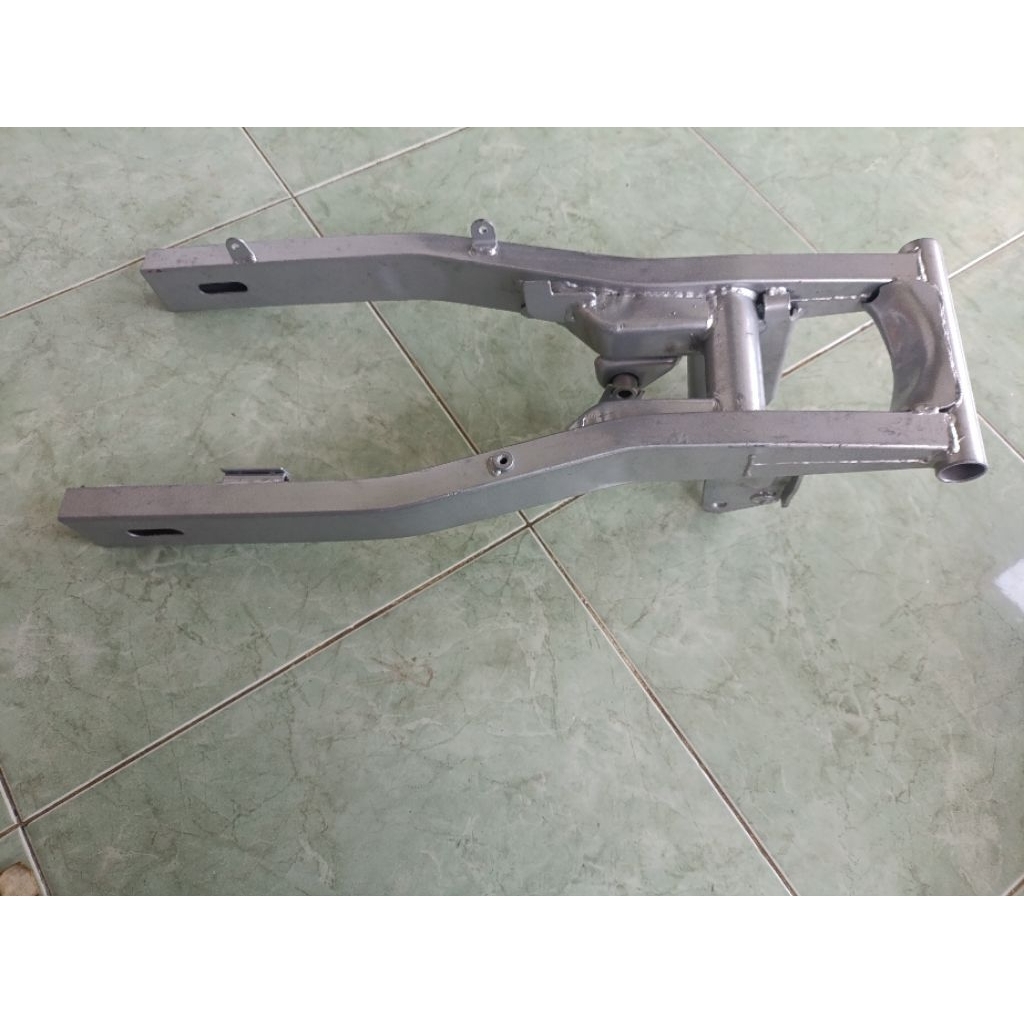 SWING ARM AREM SATRIA 2TAK HIU LUMBA DOUBLE DISK BARU STOK LAMA