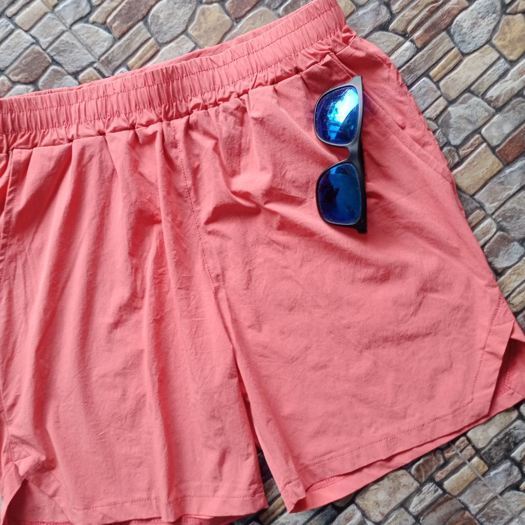 Celana pendek lari unisex preloved mulus like new size L