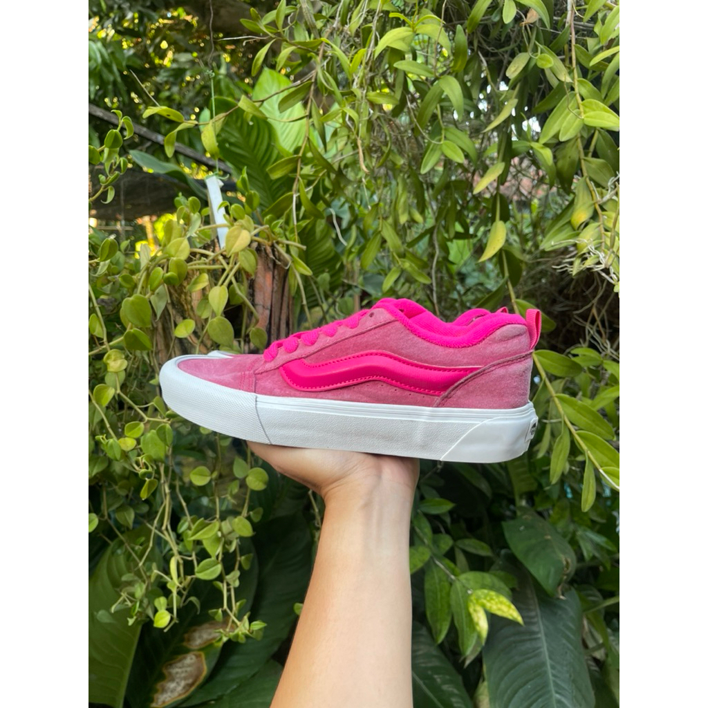 Vans KNU