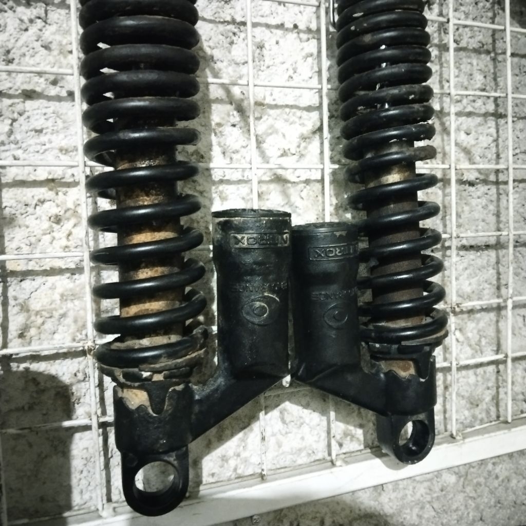 SHOCK BELAKANG PULSAR 32 BAHAN SERVICE KONDISI BOCOR