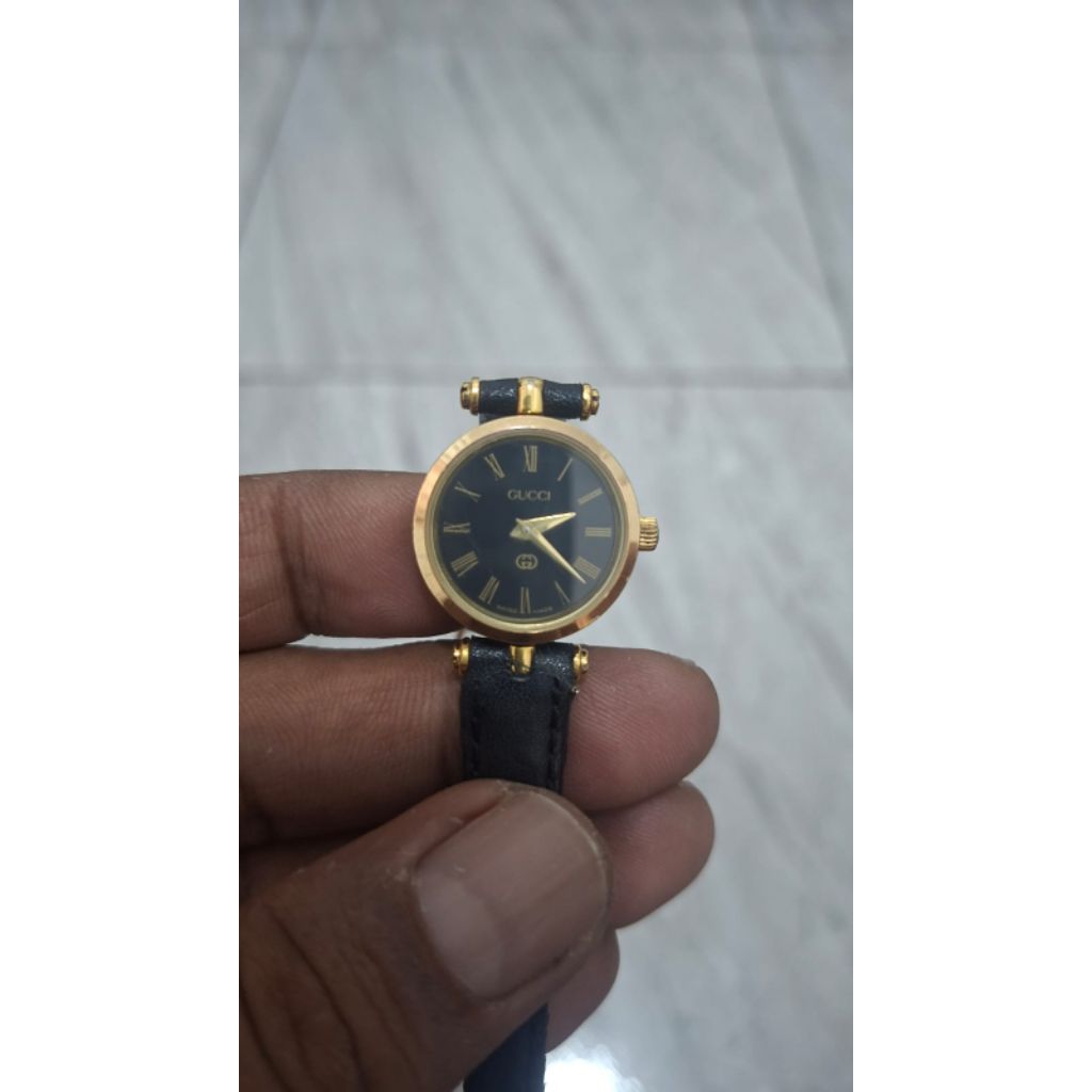 jam guci original