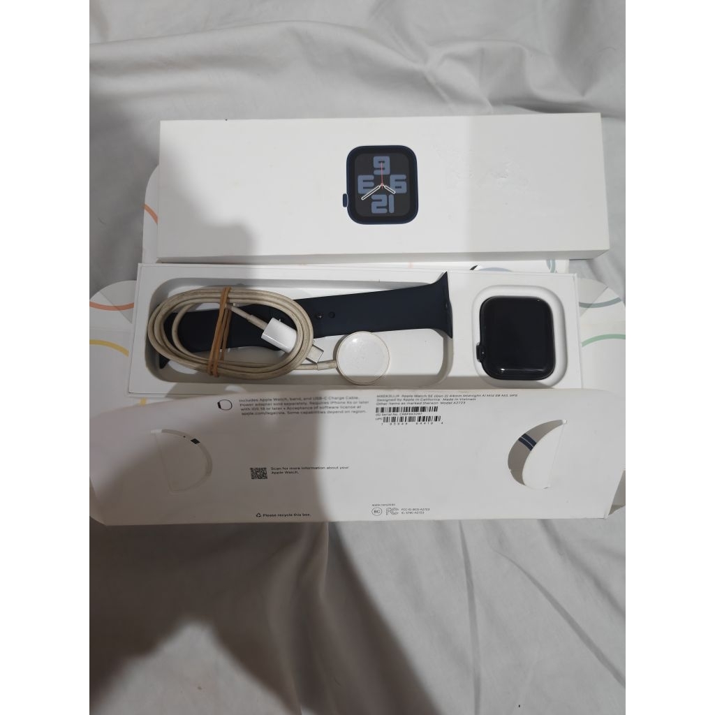 Apple Watch SE 2 44mm bh 100 iWatch se2 seken bekas second