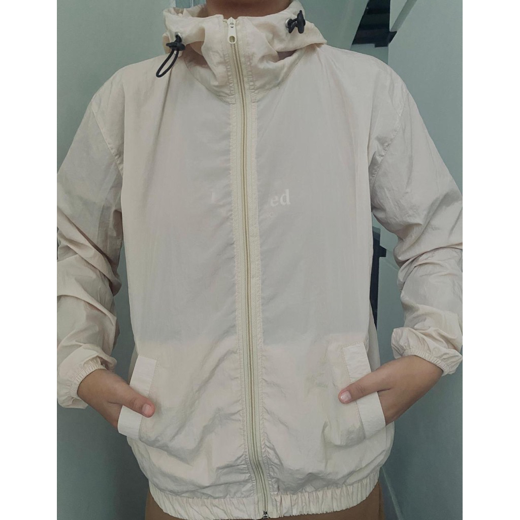jaket parasut cream