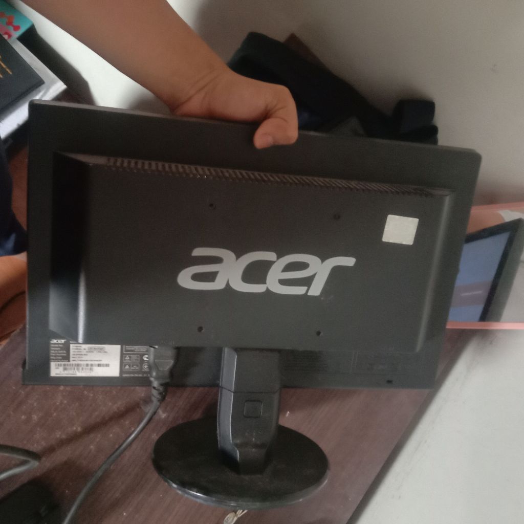 Monitor acer P166HQL
