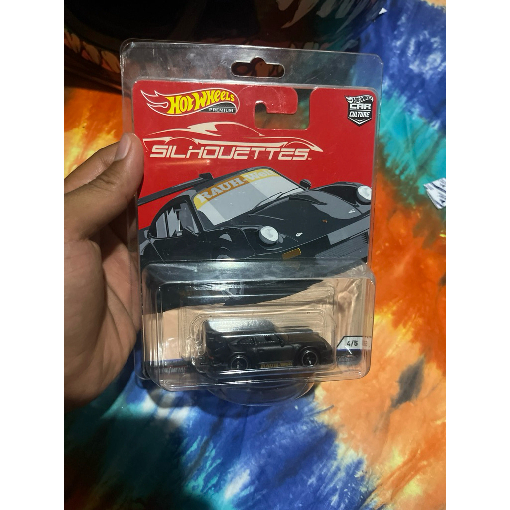 hw Silhouettes RWB Hitam