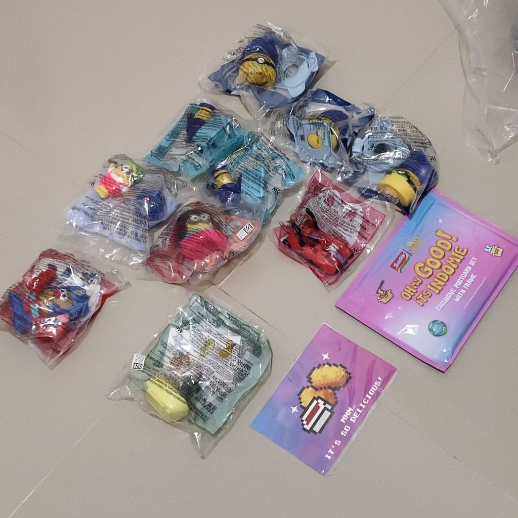 mainan McD Minion transformer tom & Jerry post card *take all