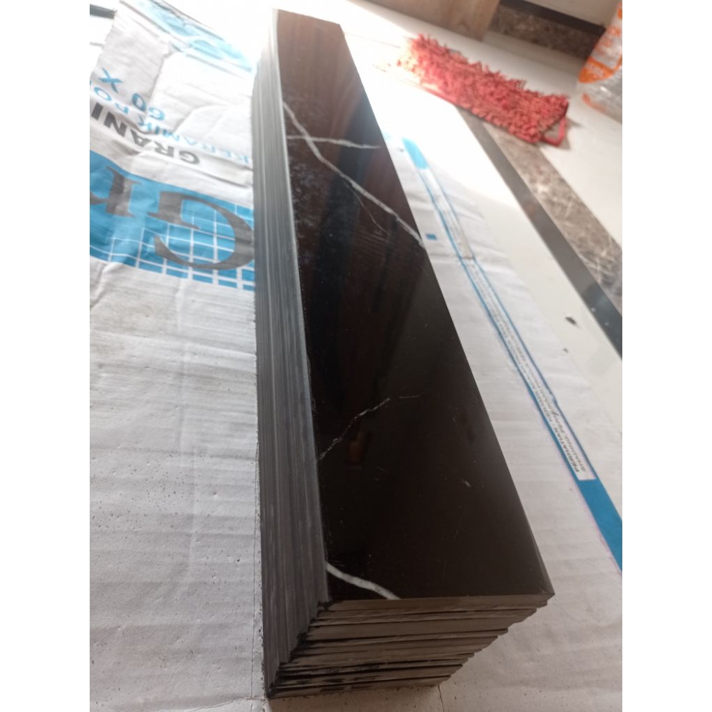 Lis plin granit pinggir bavel/pinggul ukuran 15x60