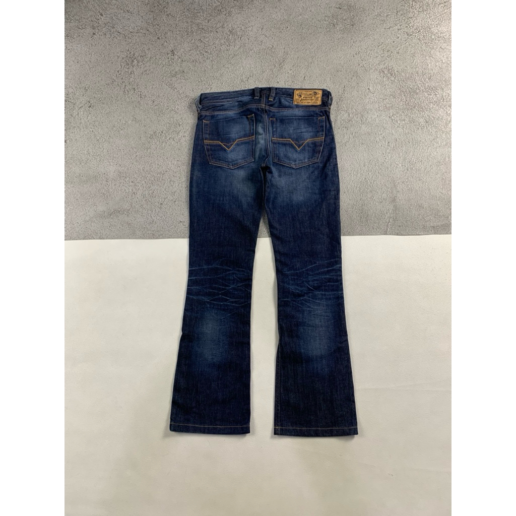 NV-222 Diesel industri zatiny reguler bootcut jeans   Size 29x32 Fit 32 Lebar pinggang 84cm Panjang 