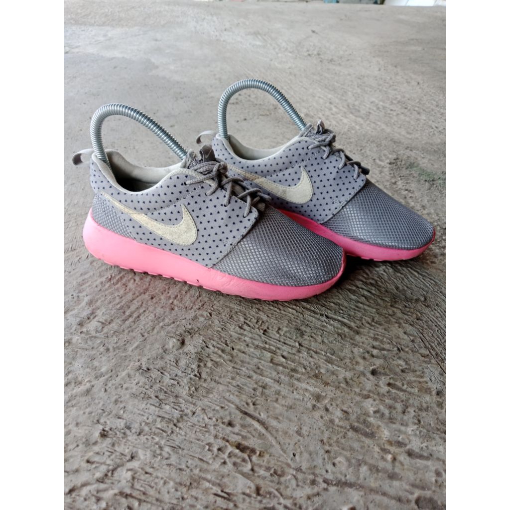 NIKE ROSHE RUN size 35,5