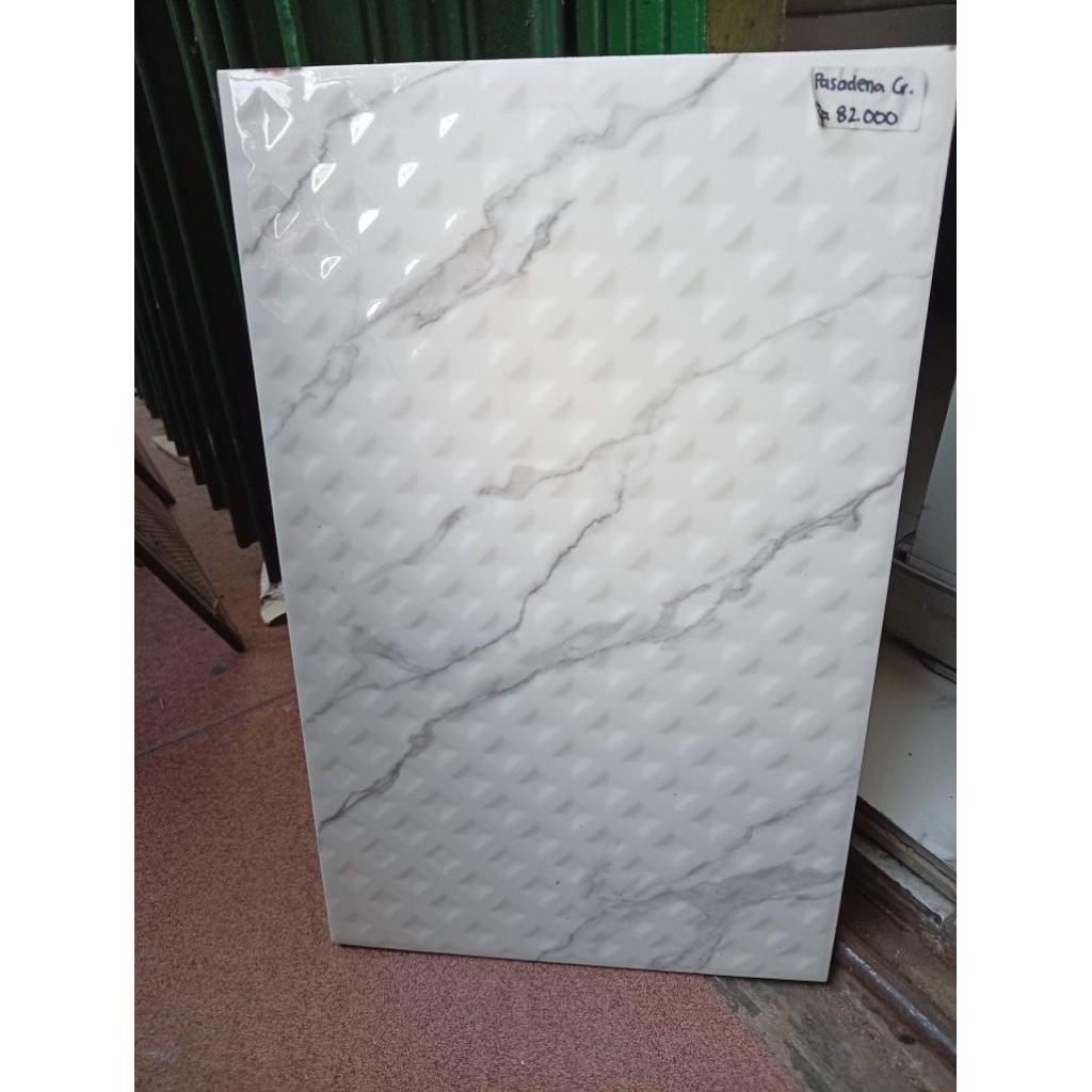 Keramik dinding glossy timbul 25x40 PASADENA CARARA