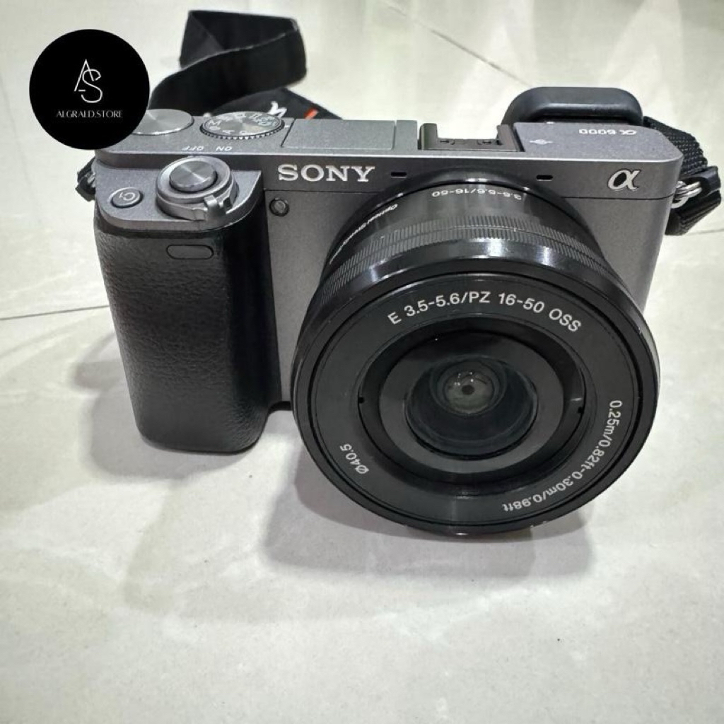 Sony Alpha a6000 kit lensa 16-50mm + lensa meike fix 35mm