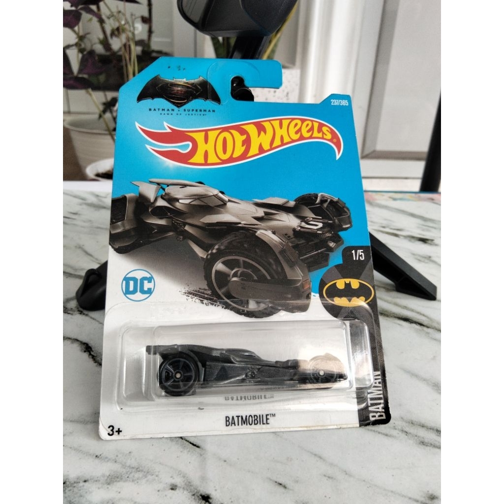 Hot Wheels Batmobile Batman Diecast Car
