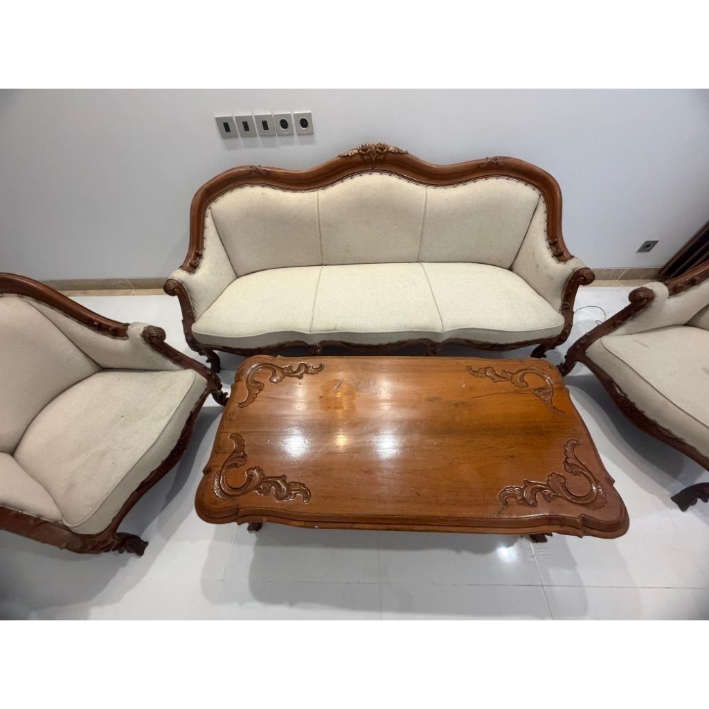 classic sofa & coffee table set