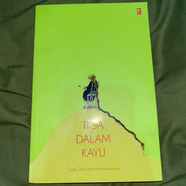 Tiga dalam kayu (preloved book)