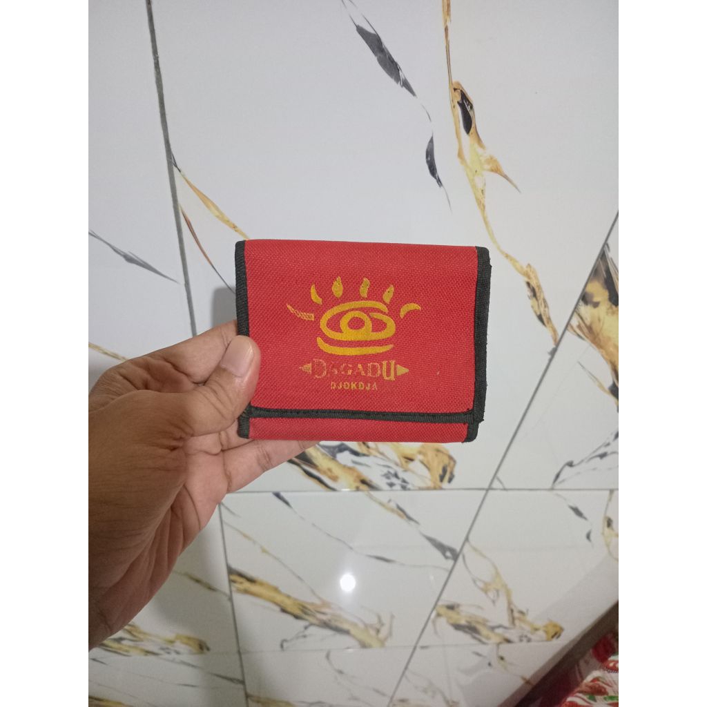 DOMPET DAGADU