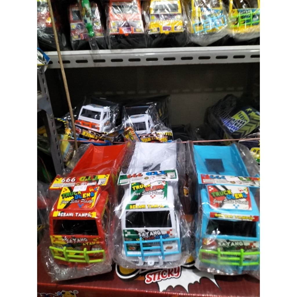 Mainan Truk Oleng Anak dengan Bahan Plastik Berkualitas