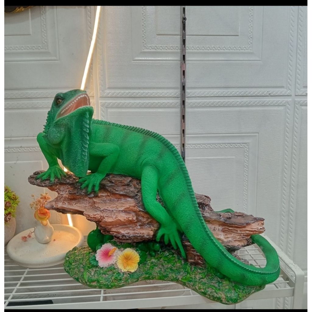 patung pajangan iguana besar dekorasi hiasan taman rumah wisata