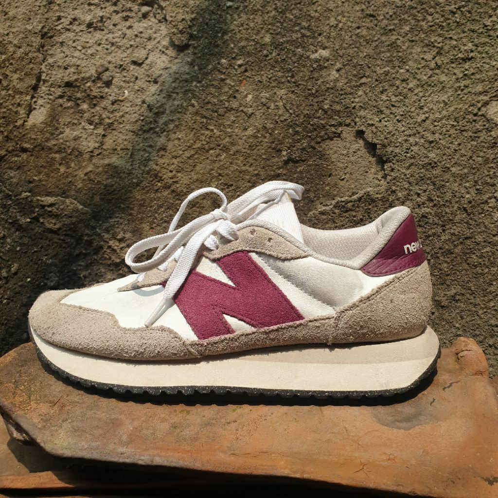 Sepatu Sneakers Casual Running New Balance NB 237 WS237RB Original Second