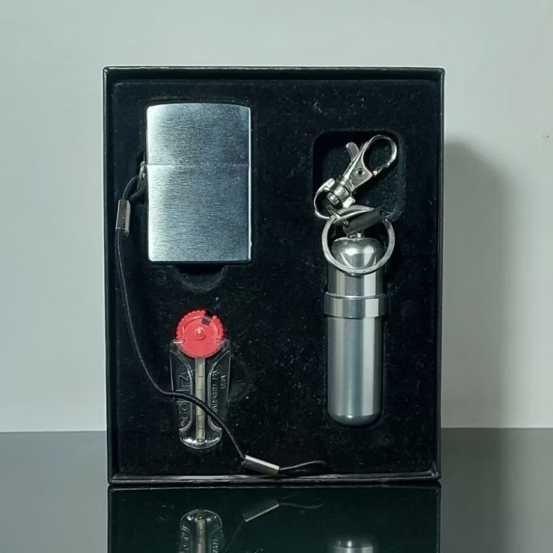ZIPPO GIFT SET LOSS PROOF & FUEL CANISTER TAHUN 2002