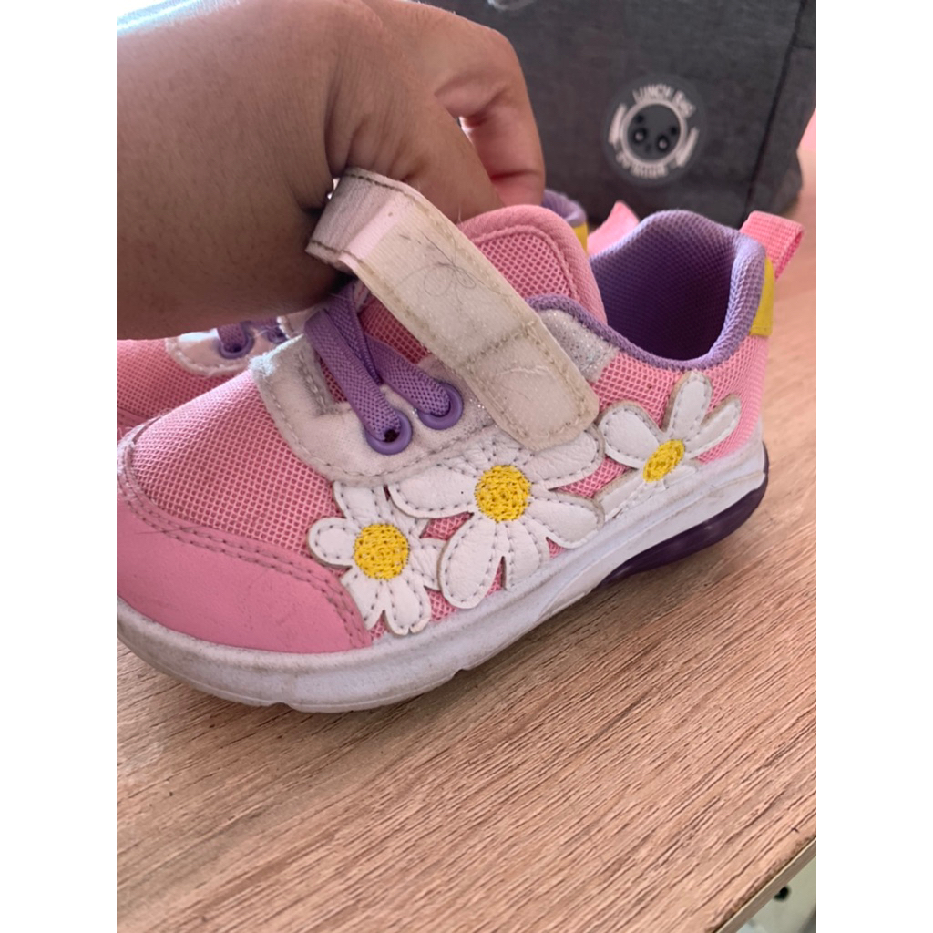 sepatu little M